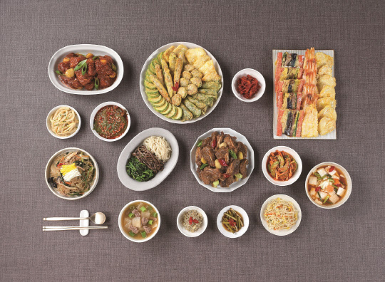 명절 상차림 음식을 HMR로 대체하는 가정이 늘고 있다. <롯데쇼핑 제공>